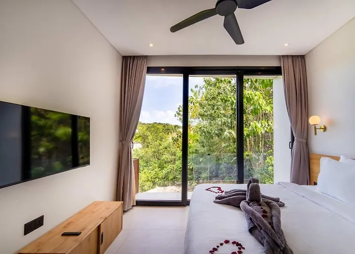 Six Palm 2br With Rooftop Near Padang Pecatu (Bali)