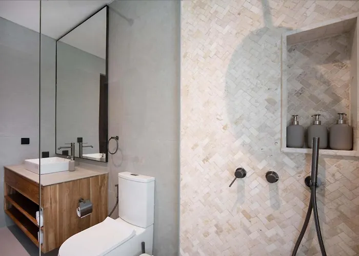 Six Palm 2br With Rooftop Near Padang *