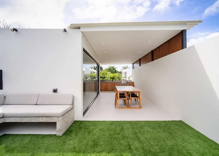 Villa Six Palm 2br With Rooftop Near Padang Pecatu (Bali)
