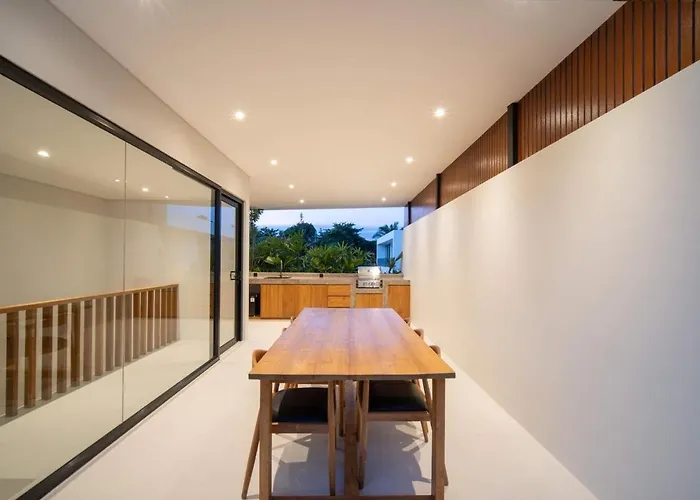 Six Palm 2br With Rooftop Near Padang Pecatu (Bali)