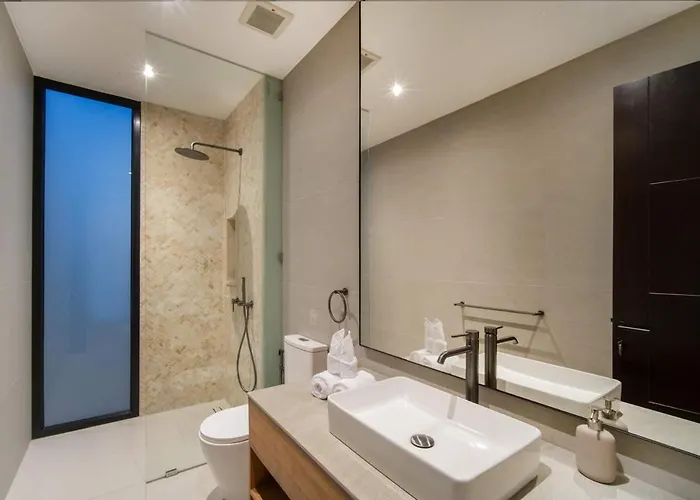 Six Palm 2br With Rooftop Near Padang Pecatu (Bali)